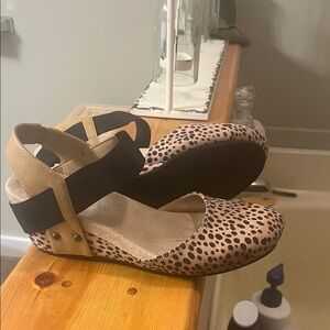 Stylish leopard print Tan and Black Women's Shoes